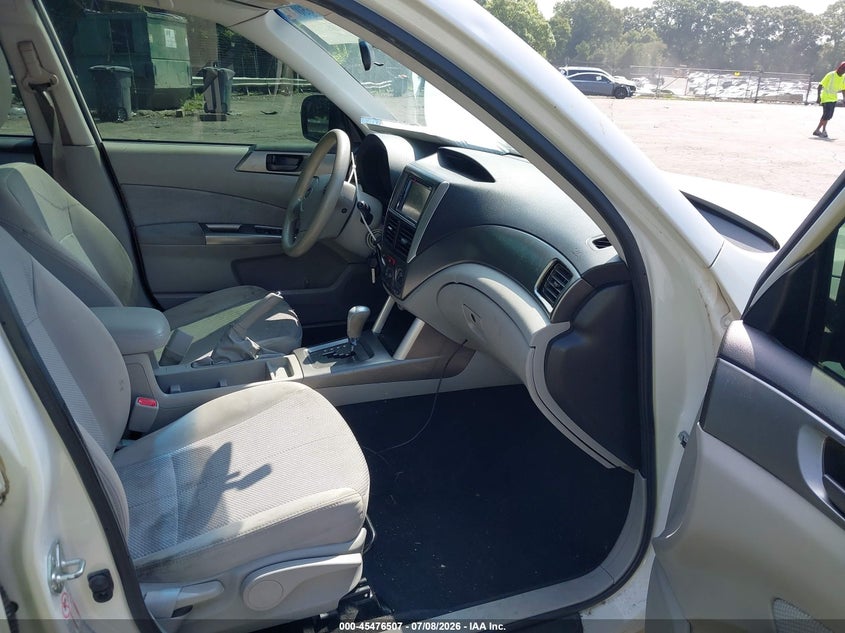 2012 SUBARU FORESTER auction photo 5