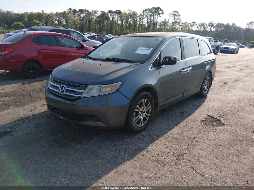 2011 Honda Odyssey, Normal Wear & Tear, IAAI, VIN 5FNRL5H68BB043493 — photo 2