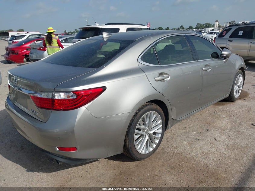 2015 LEXUS ES 350 auction photo 4