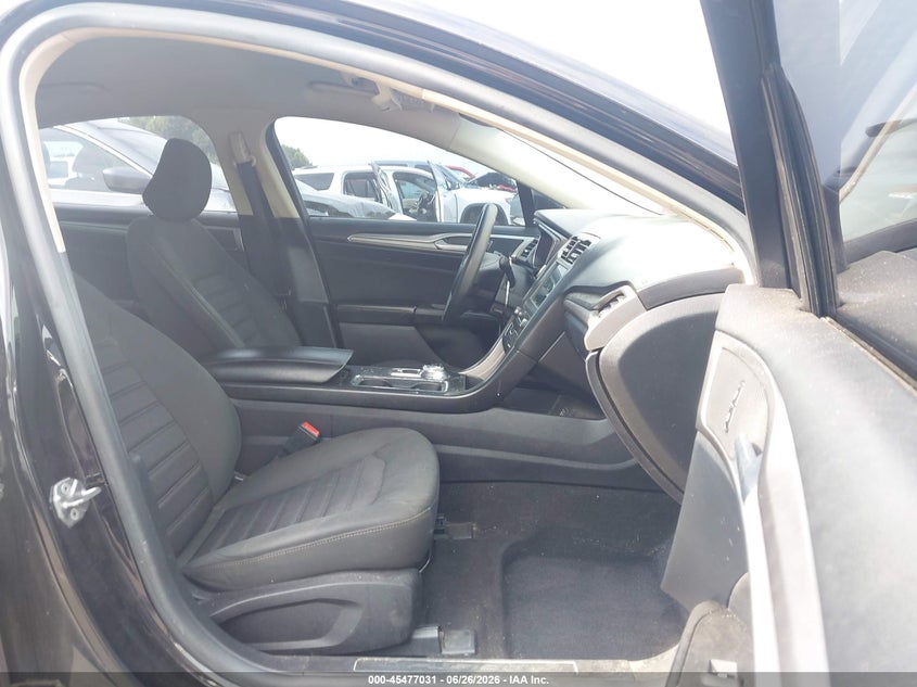 2020 FORD FUSION auction photo 5