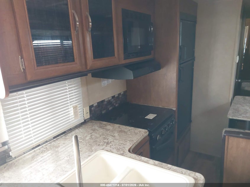 2016 FOREST RIVER 310BHI auction photo 7