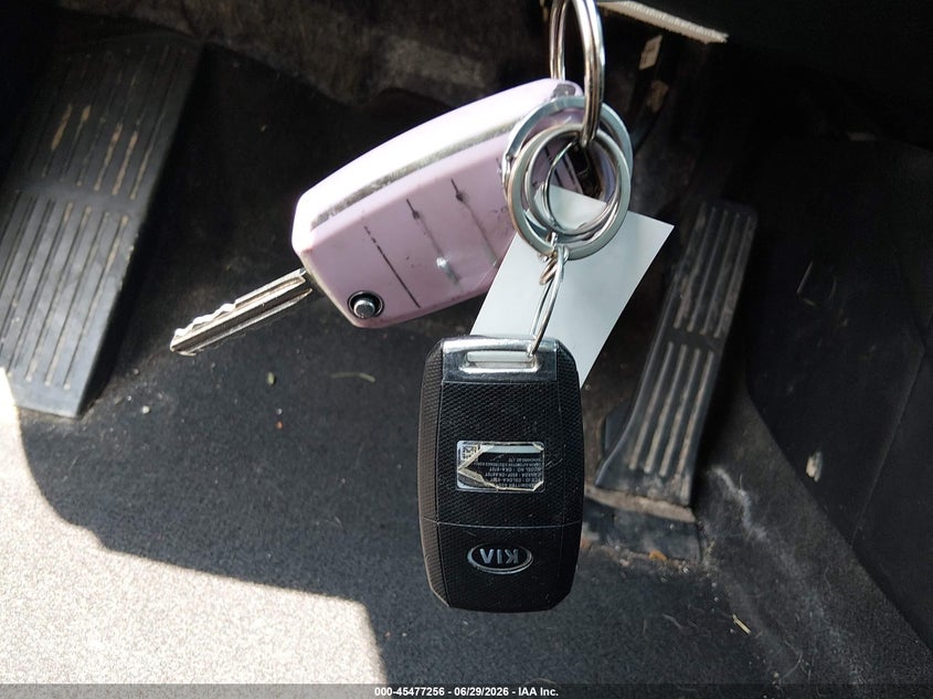 2015 KIA FORTE SEDAN 2.0L I-4 DI, DOHC, VVT, 173HP