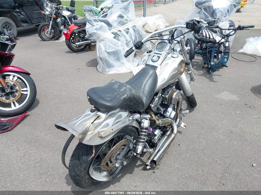 HARLEY-DAVIDSON FXDWG 2005