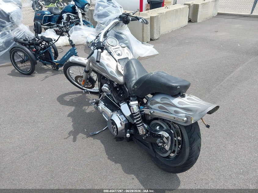 HARLEY-DAVIDSON FXDWG 2005