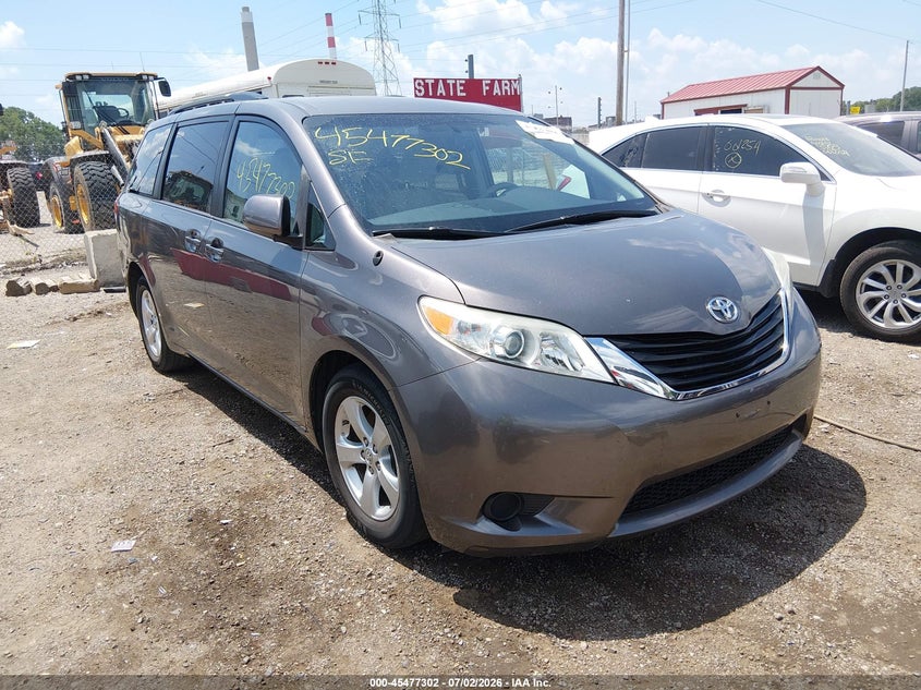 2013 Toyota Le V6 8 Passenger