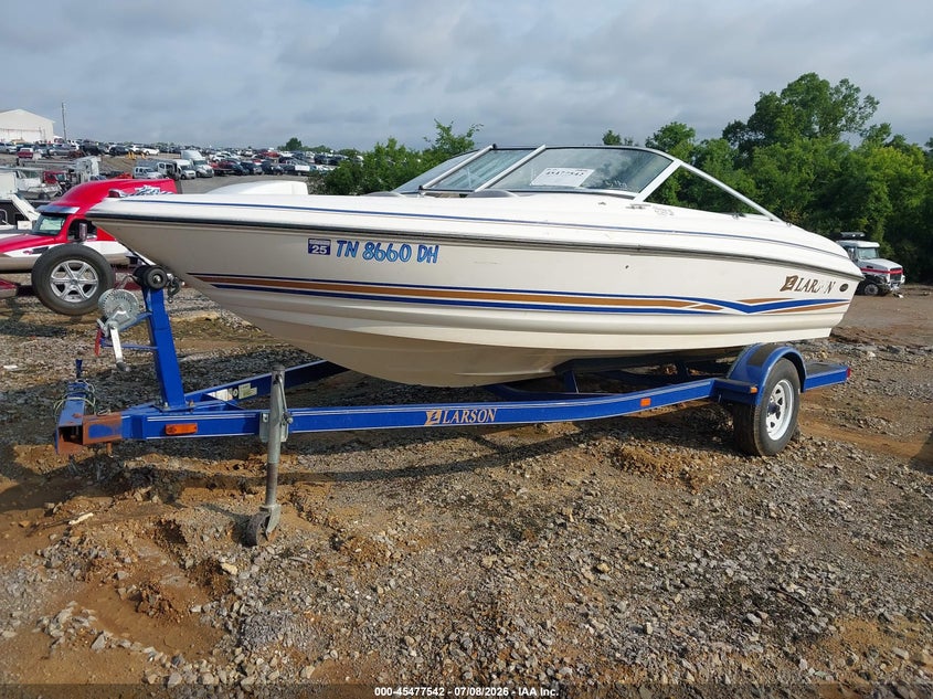 LAR70157K203 2003 Larson 180 Sei photo 1