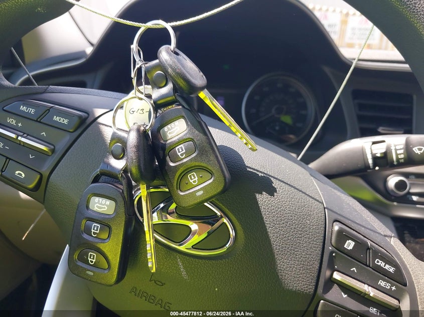 2020 HYUNDAI ELANTRA SE — Photo 11