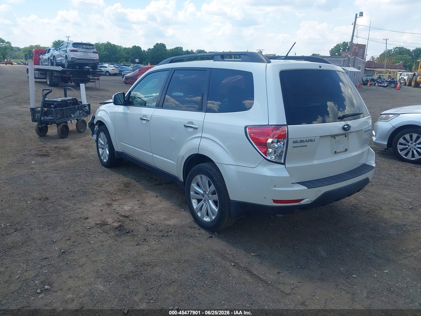 2013 SUBARU FORESTER auction photo 3