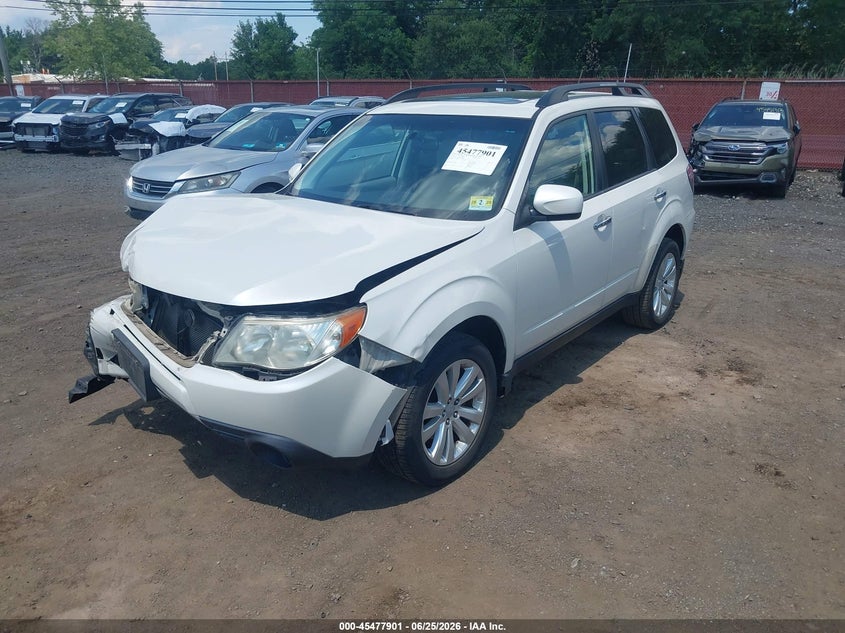 2013 SUBARU FORESTER auction photo 6