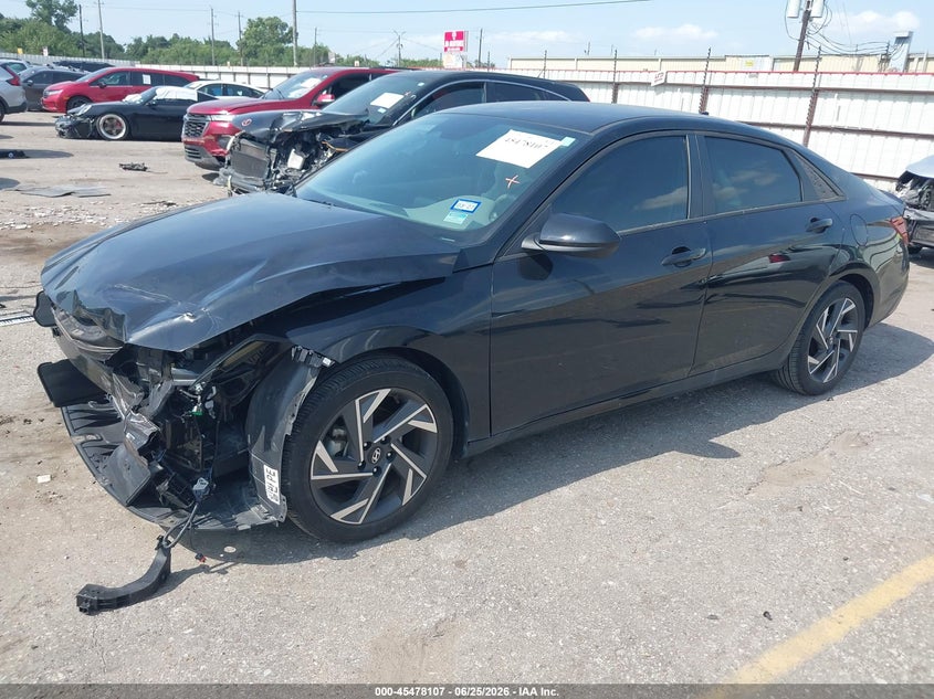 2025 HYUNDAI ELANTRA auction photo 2