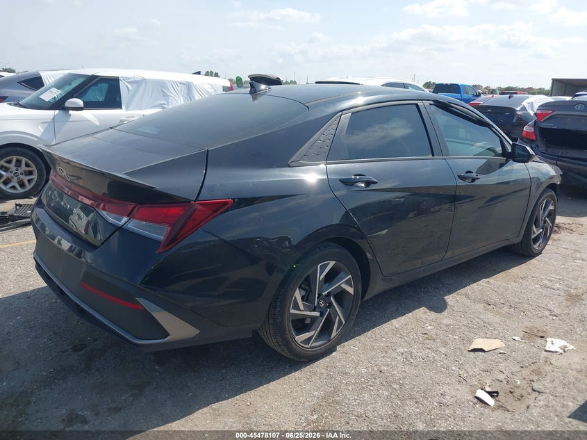 2025 HYUNDAI ELANTRA auction photo 4