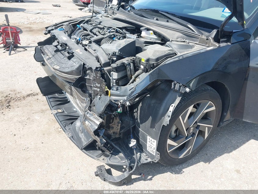 2025 HYUNDAI ELANTRA auction photo 6