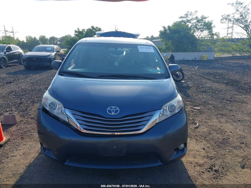 TOYOTA SIENNA - zdjęcie 12