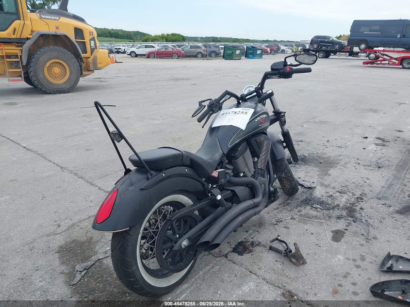 2015 VICTORY HIGH-BALL MOTO 2