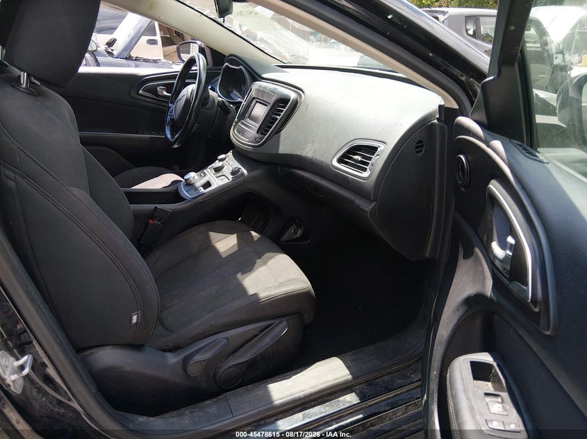 2016 CHRYSLER 200 auction photo 5