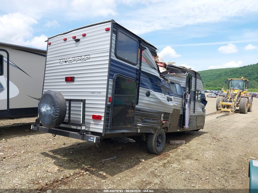 2021 FOREST RIVER CHEROKEE WOLF PUP CASCADE 17JG TRAVEL TRAILER auction photo 4