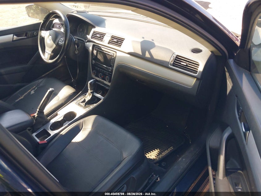 2013 VOLKSWAGEN PASSAT auction photo 5