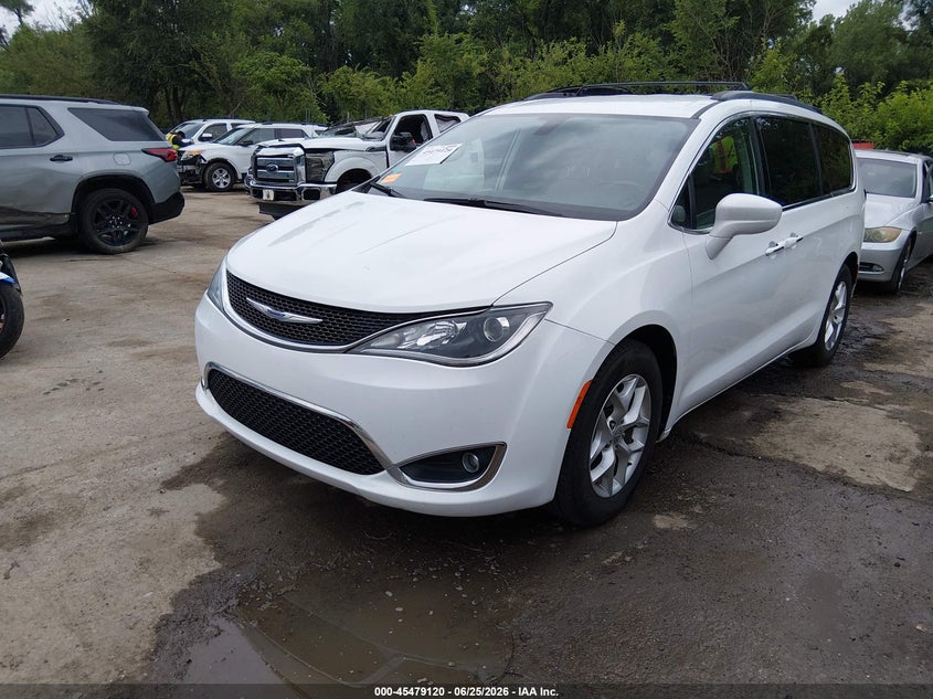 2020 Chrysler Pacifica Touring 2C4RC1FG2LR143342 photo 1