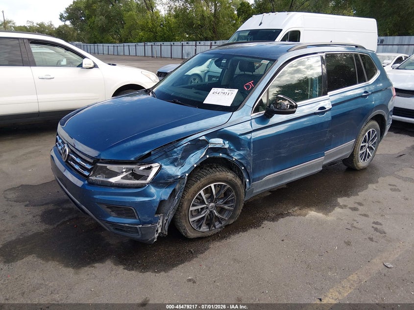 2020 VOLKSWAGEN TIGUAN auction photo 2