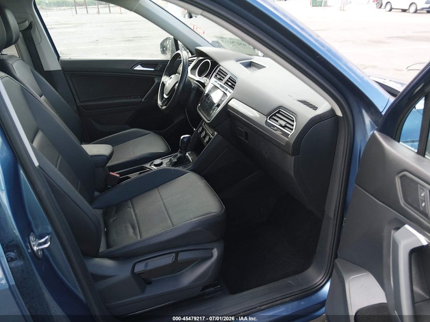 2020 VOLKSWAGEN TIGUAN auction photo 5