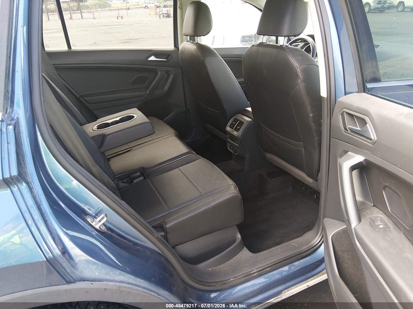 2020 VOLKSWAGEN TIGUAN auction photo 8