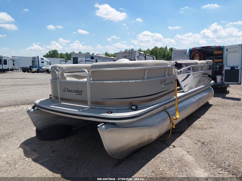 2011 LOWE PONTOON auction photo 2