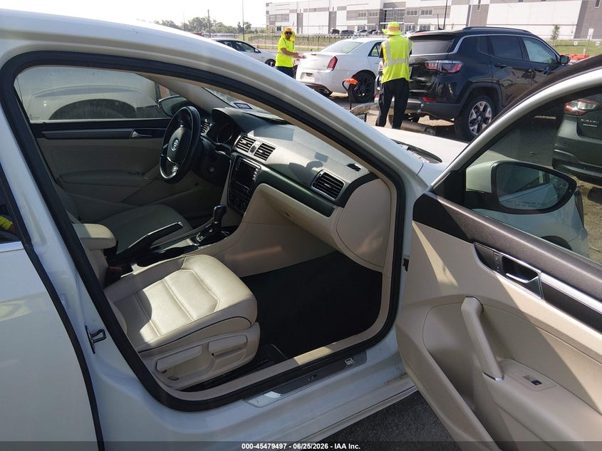 2017 VOLKSWAGEN PASSAT auction photo 5