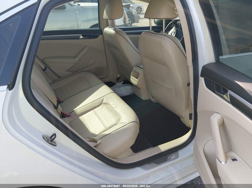 2017 VOLKSWAGEN PASSAT auction photo 8
