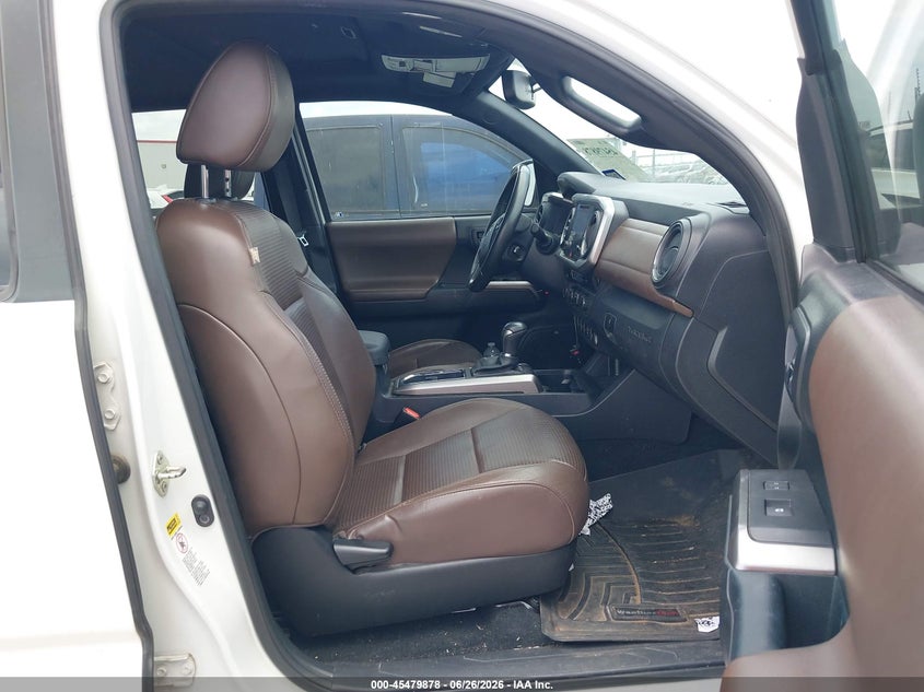 2017 TOYOTA TACOMA auction photo 5