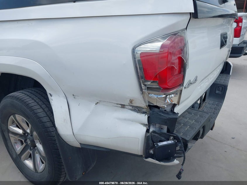 2017 TOYOTA TACOMA auction photo 6