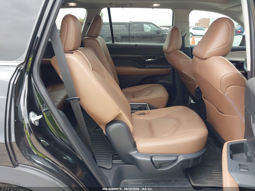 2025 TOYOTA GRAND HIGHLANDER auction photo 8