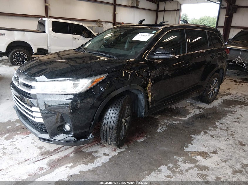 2018 Toyota Highlander Xle 5TDKZRFH3JS528856 photo 1