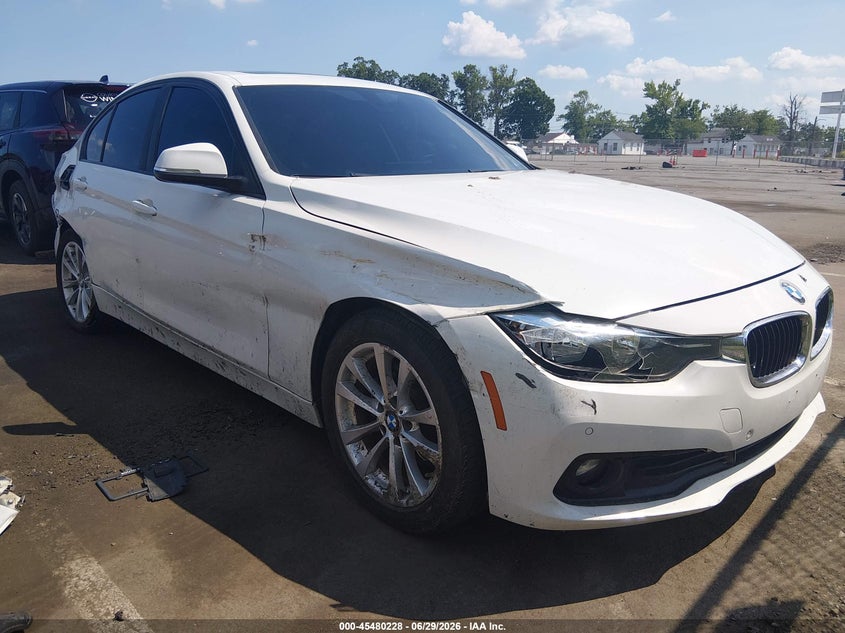 Vin: wba8e5g30hnu44878, lot: 45978403, bmw 320i xdrive 2017 img_1