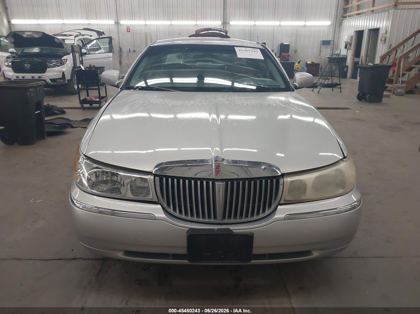 2001 Lincoln Town Car Signature VIN: 1LNHM82W41Y689434 Lot: 45480243