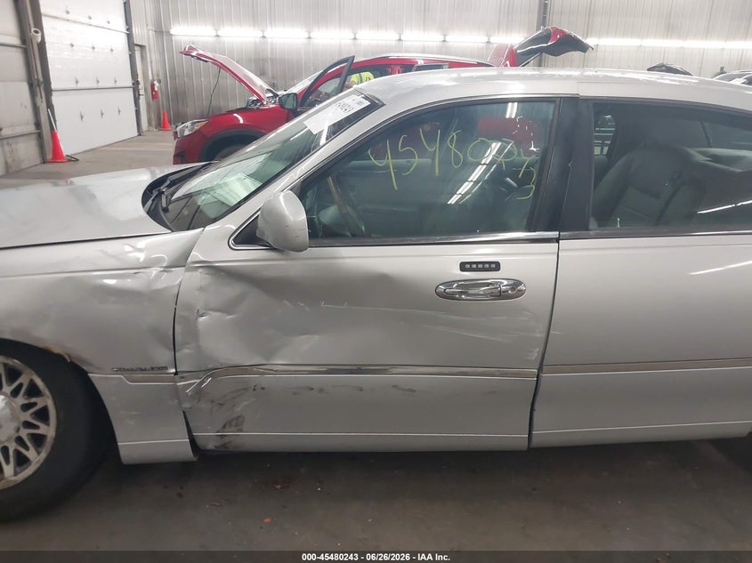 2001 Lincoln Town Car Signature VIN: 1LNHM82W41Y689434 Lot: 45480243