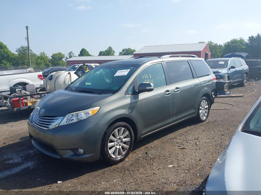 2013 TOYOTA SIENNA auction photo 2