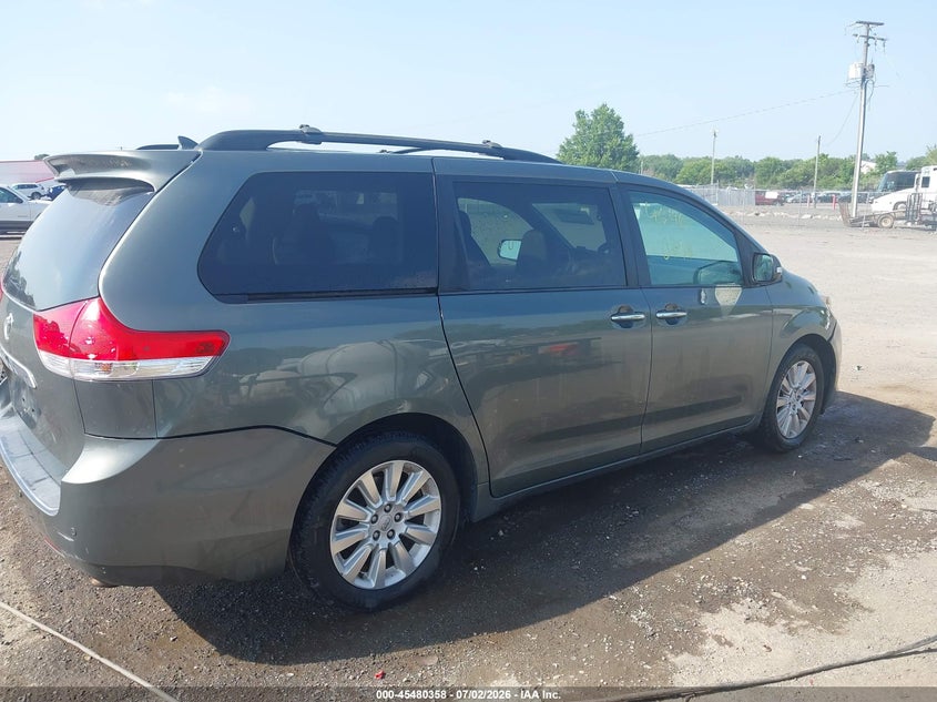 2013 TOYOTA SIENNA auction photo 6