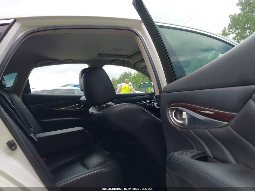 2011 INFINITI M37X auction photo 8