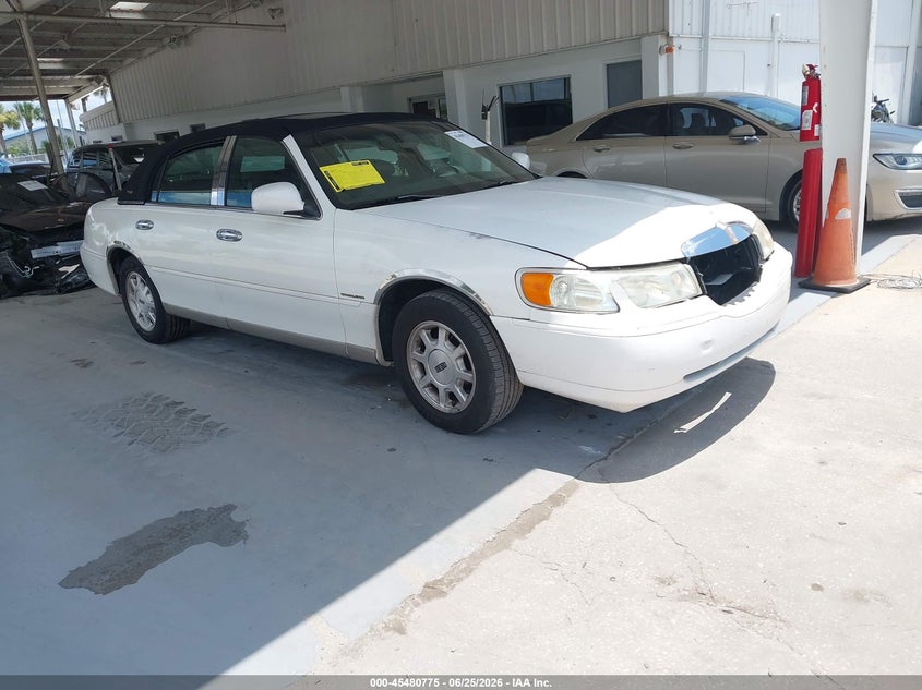 2000 Lincoln Town Car