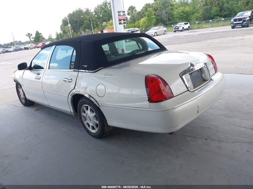 2000 LINCOLN TOWN CAR auction photo 3