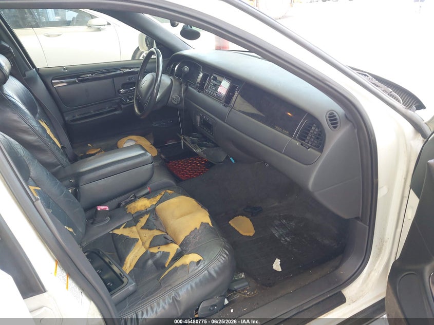 2000 LINCOLN TOWN CAR auction photo 5