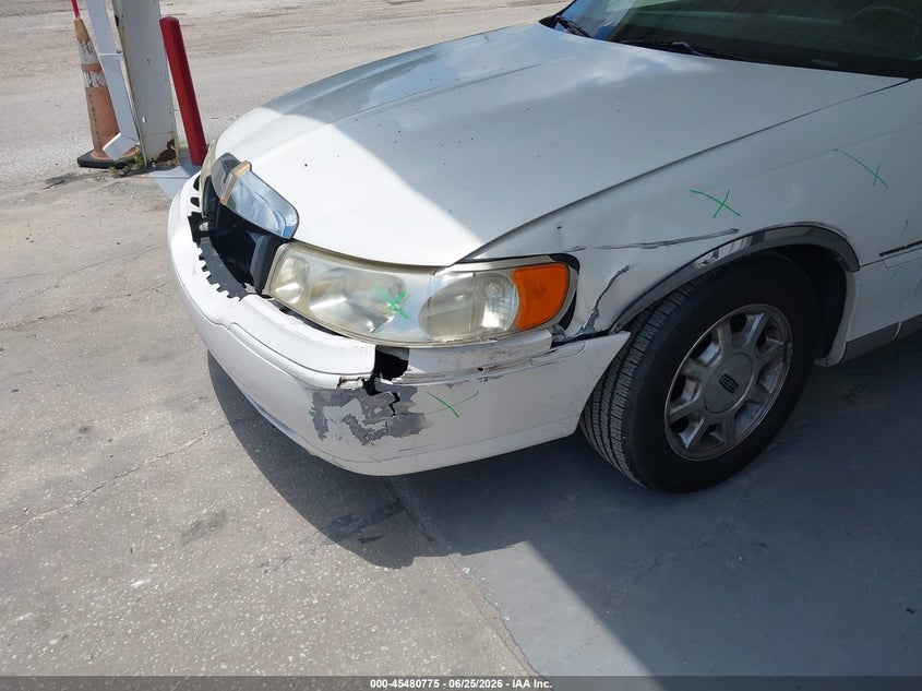 2000 LINCOLN TOWN CAR auction photo 6