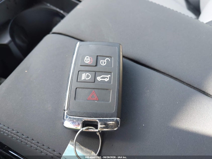 2026 Land Rover Range Rover Velar P400 Dynamic Se VIN: SALYL2FU2TA829000 Lot: 45481183