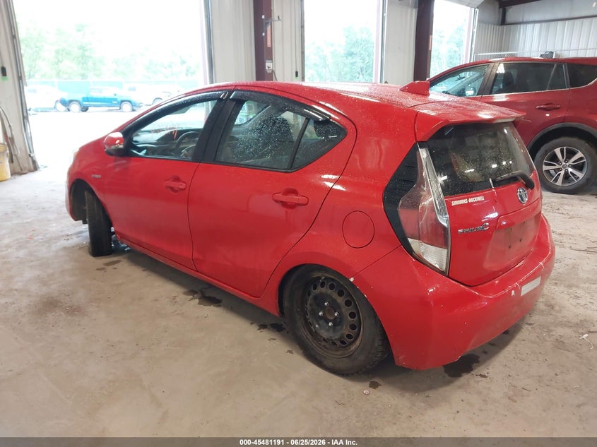 2015 TOYOTA PRIUS C auction photo 3
