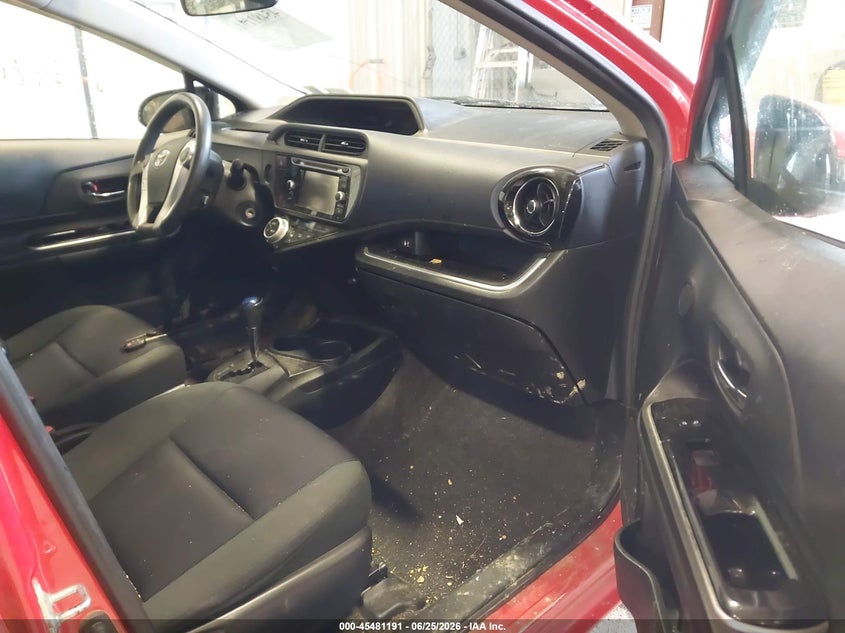 2015 TOYOTA PRIUS C auction photo 5