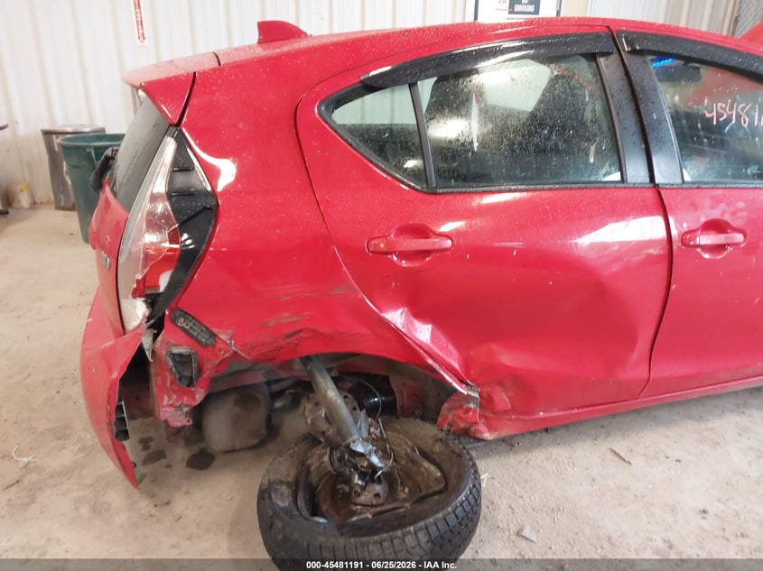 2015 TOYOTA PRIUS C auction photo 6