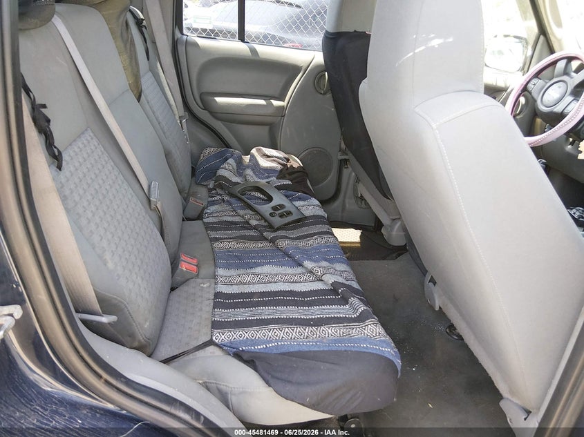 2005 JEEP LIBERTY auction photo 8