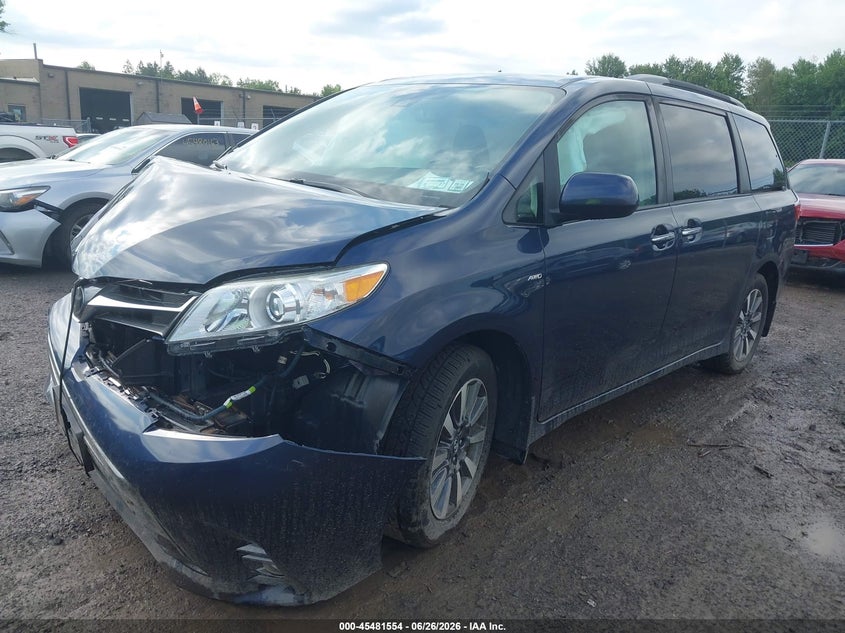2018 TOYOTA SIENNA auction photo 2