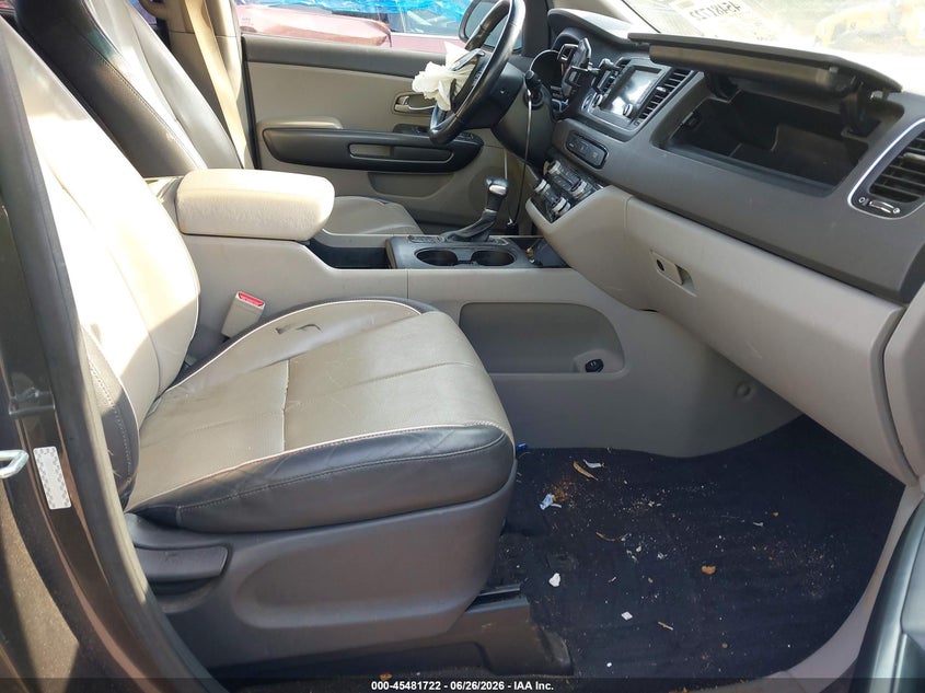 2017 KIA SEDONA auction photo 5