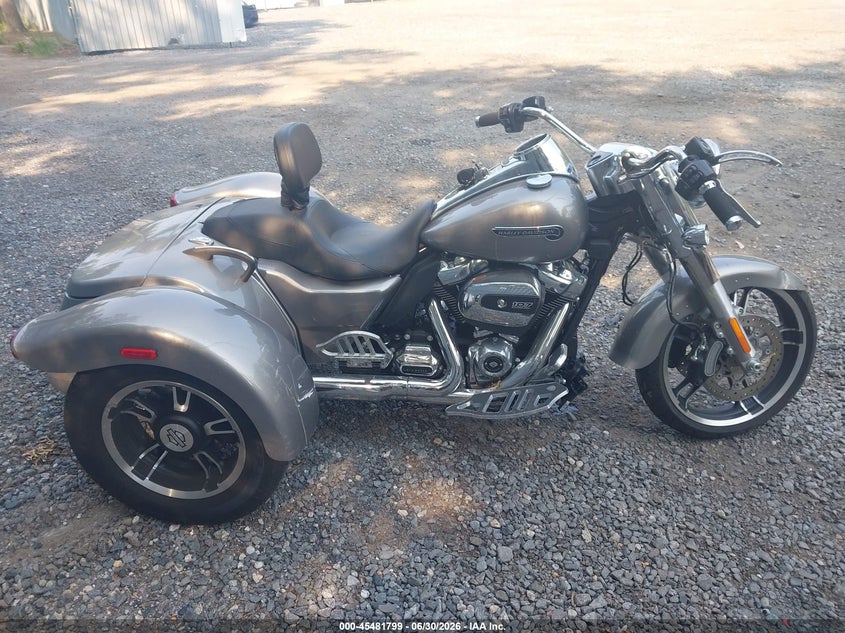 2017 Harley-Davidson Flrt Free Wheeler VIN: 1HD1MCC18HB858748 Lot: 45481799